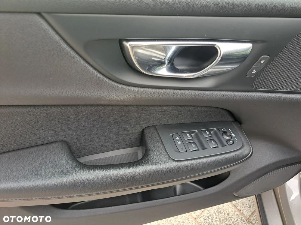 Volvo V60 D3 AWD Geartronic Momentum - 11