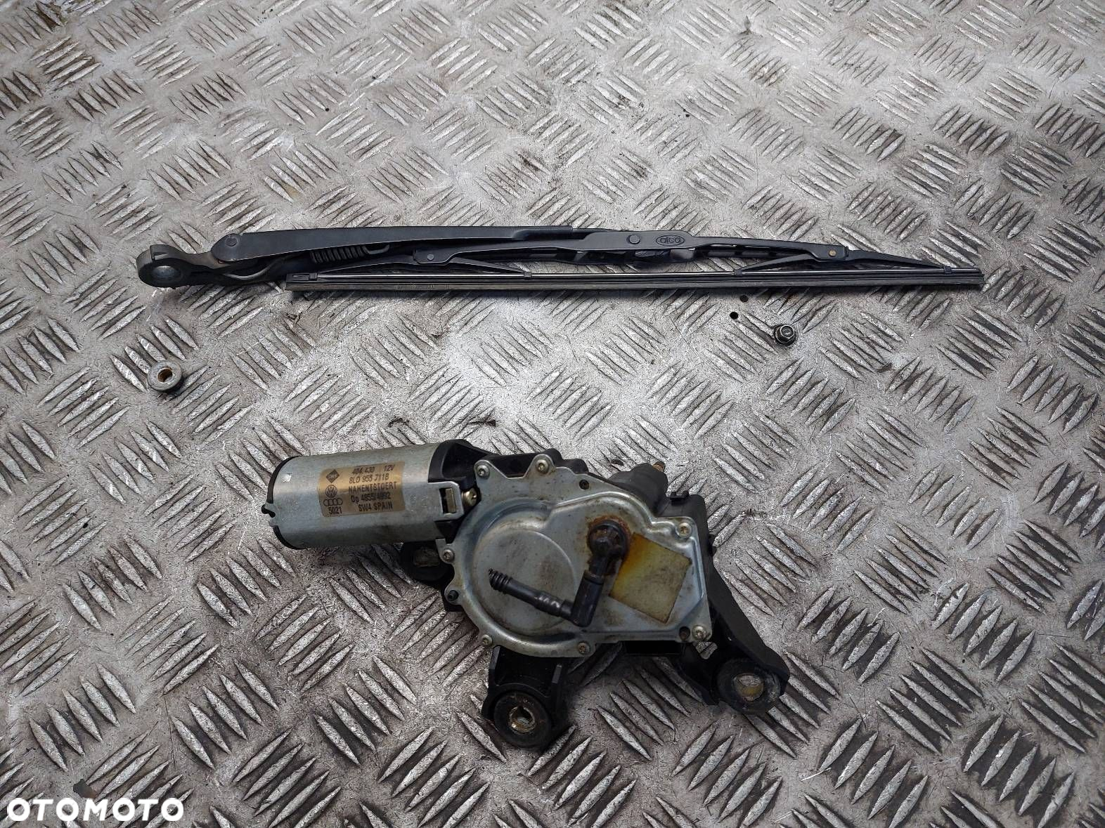 SILNICZEK WYCIERACZKI TYŁ + RAMIĘ AUDI A4 B5 KOMBI AVANT 8L0955711B - 3