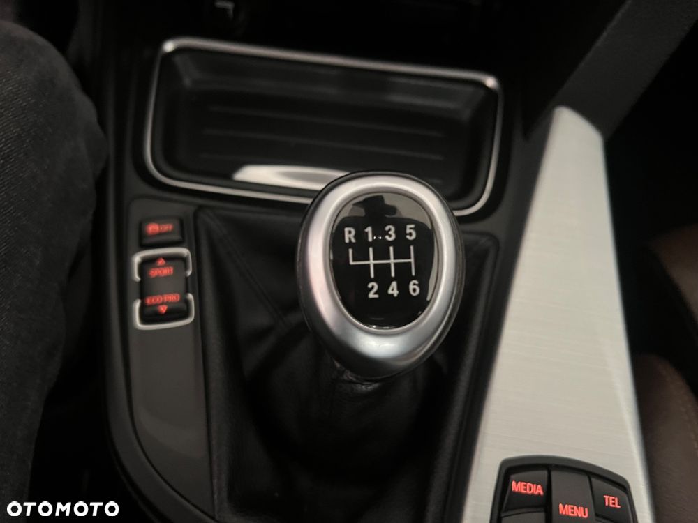 BMW Seria 3 320d Luxury Line - 34