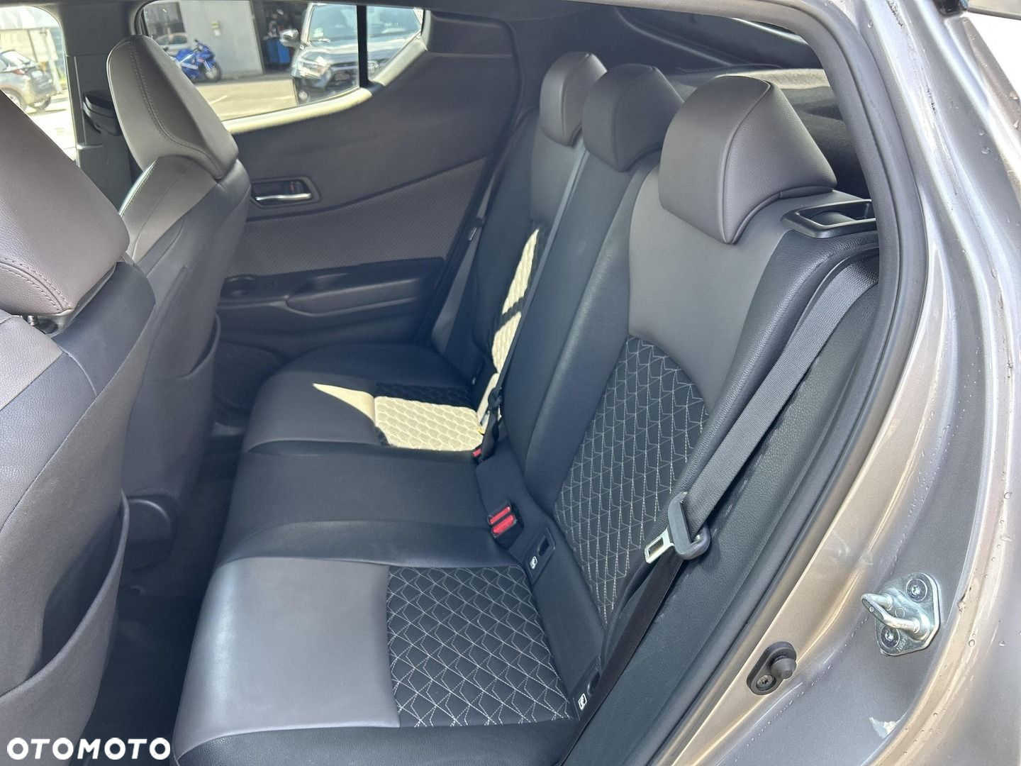 Toyota C-HR - 13