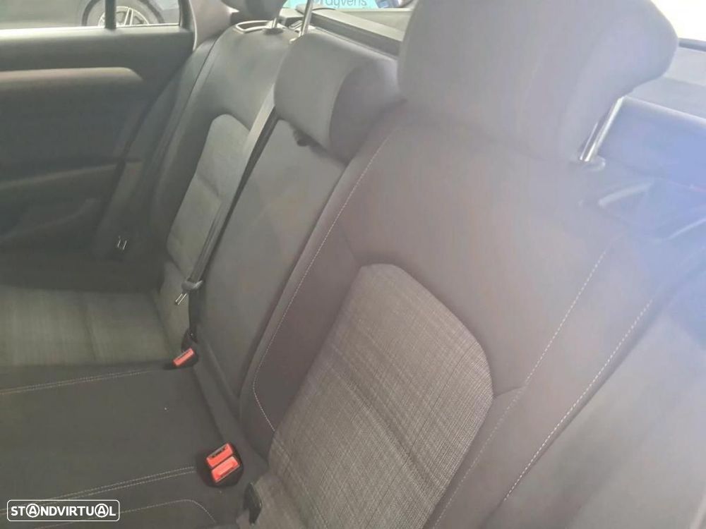 VW Passat Variant 2.0 TDi Business DSG - 6