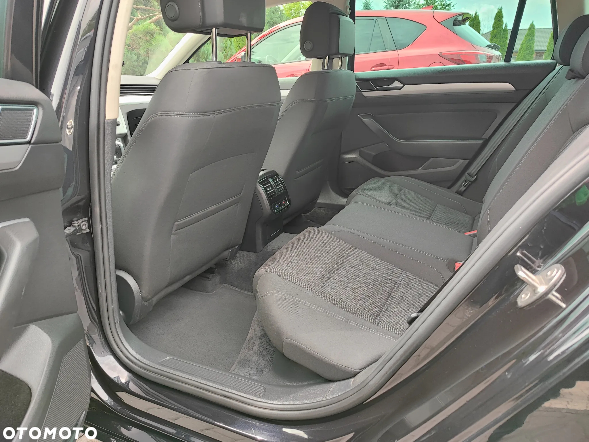 Volkswagen Passat Variant 1.6 TDI (BlueMotion Technology) DSG Comfortline - 11