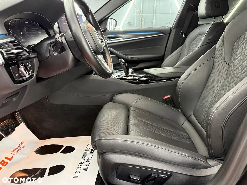 BMW Seria 5 530e xDrive M Sport sport - 32