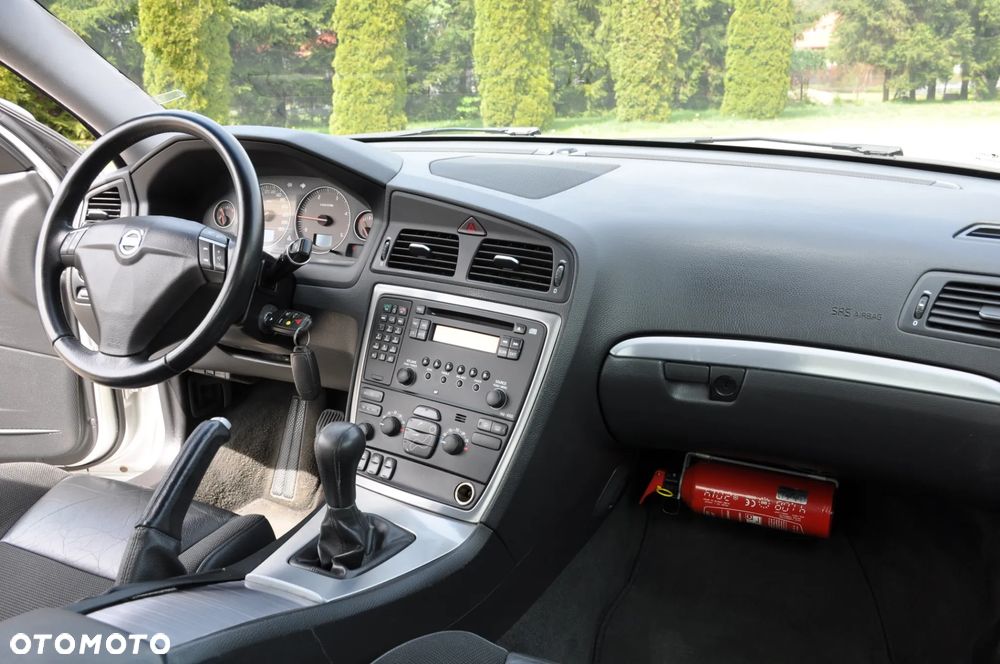 Volvo S60 2.4D Momentum - 24
