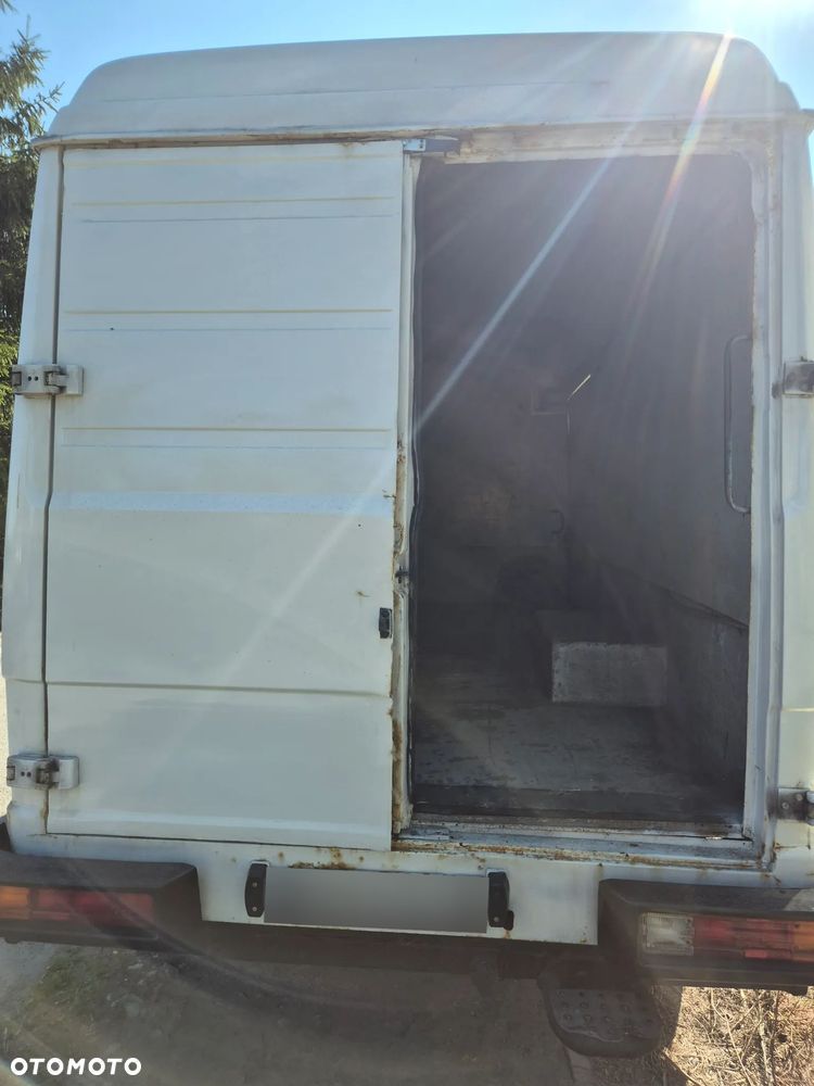 Mercedes-Benz 609 - 6