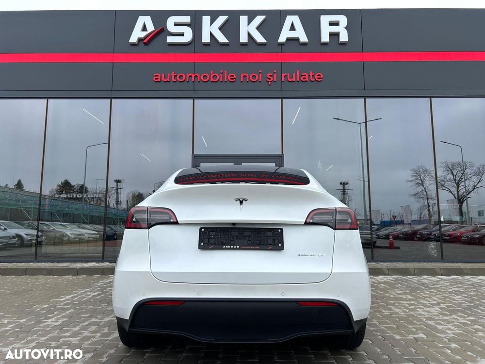 Tesla Model Y Long Range Dual Motor AWD - 7
