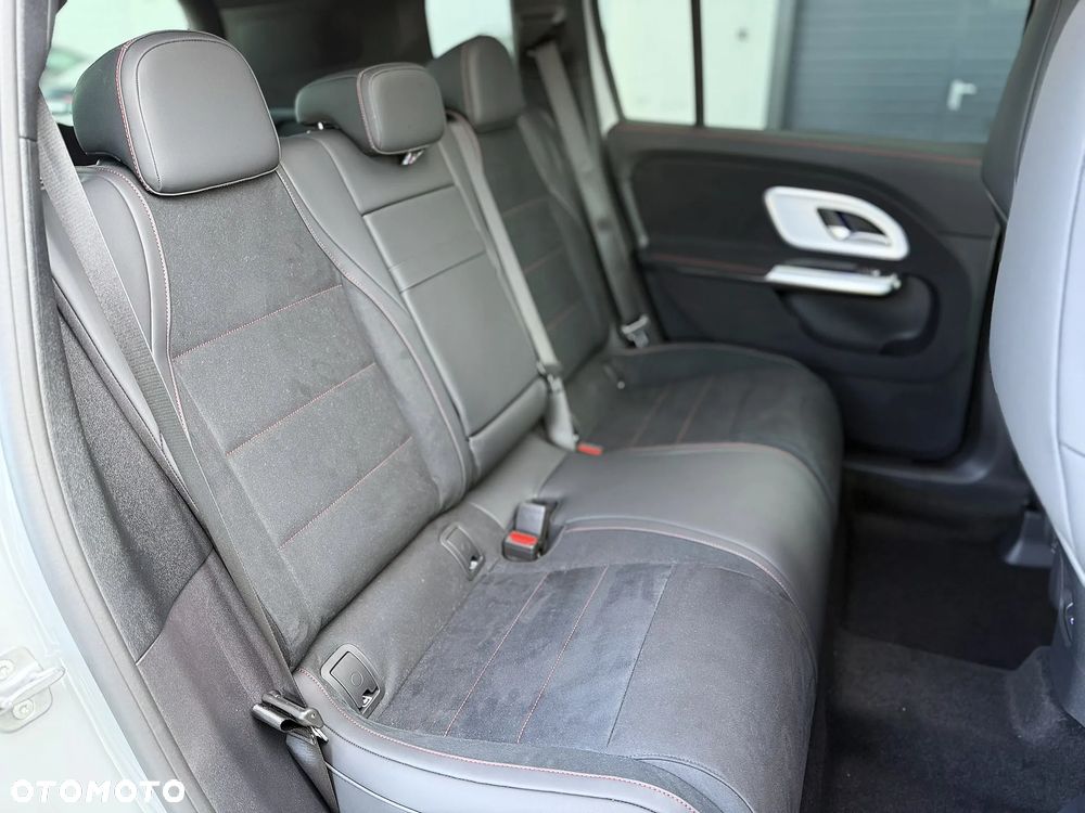 Mercedes-Benz GLB - 34