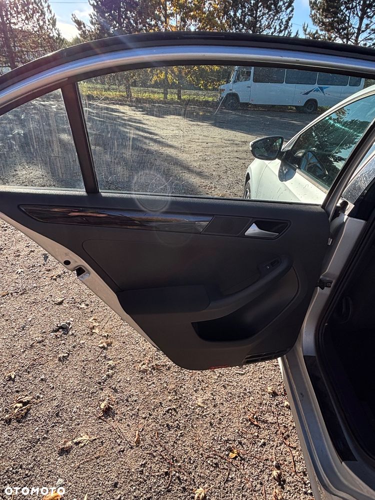 Volkswagen Jetta - 34