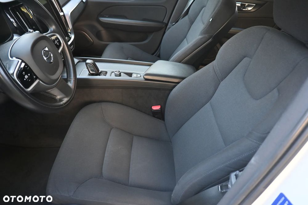 Volvo V60 B3 B Momentum - 27