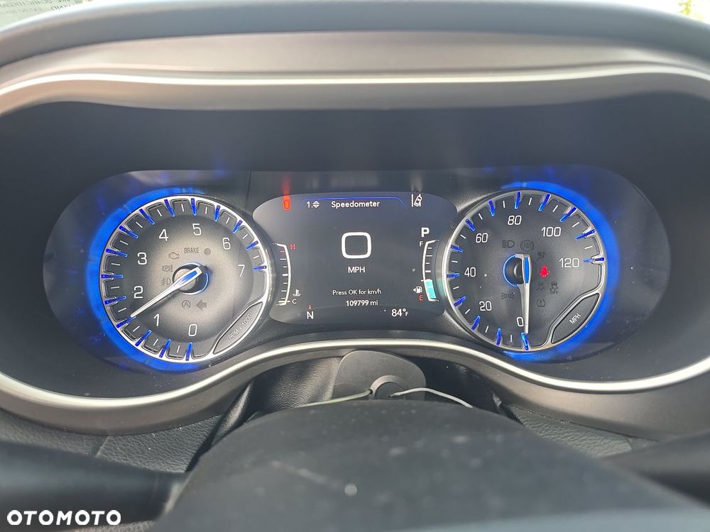 Chrysler Pacifica - 10