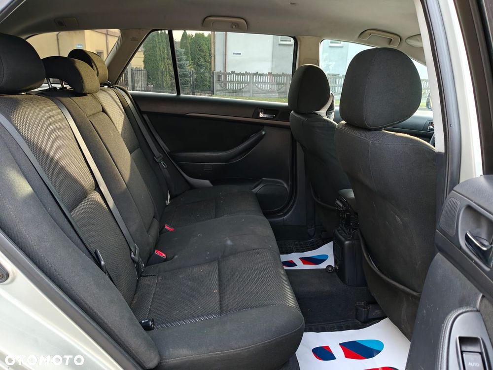 Toyota Avensis 2.0 D-4D Combi - 17