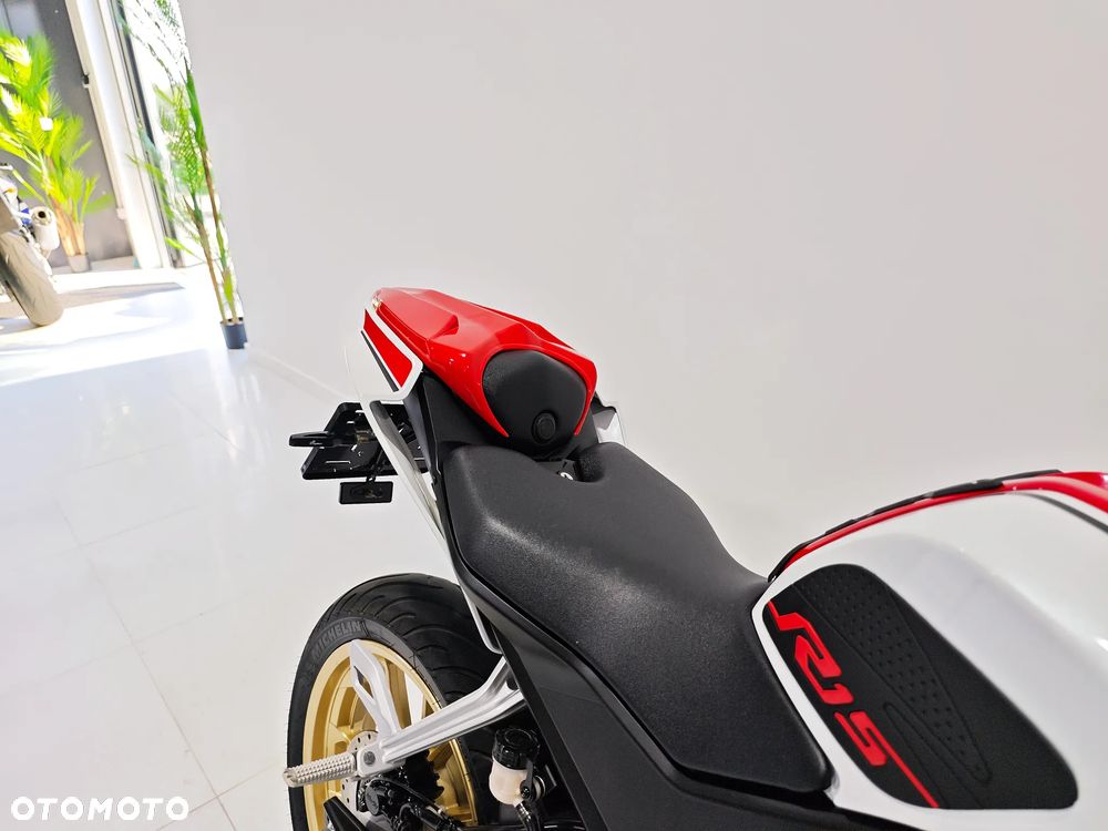 Yamaha YZF - 9