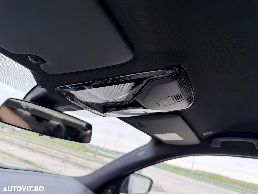 BMW Seria 3 330i Aut. M Sport - 35