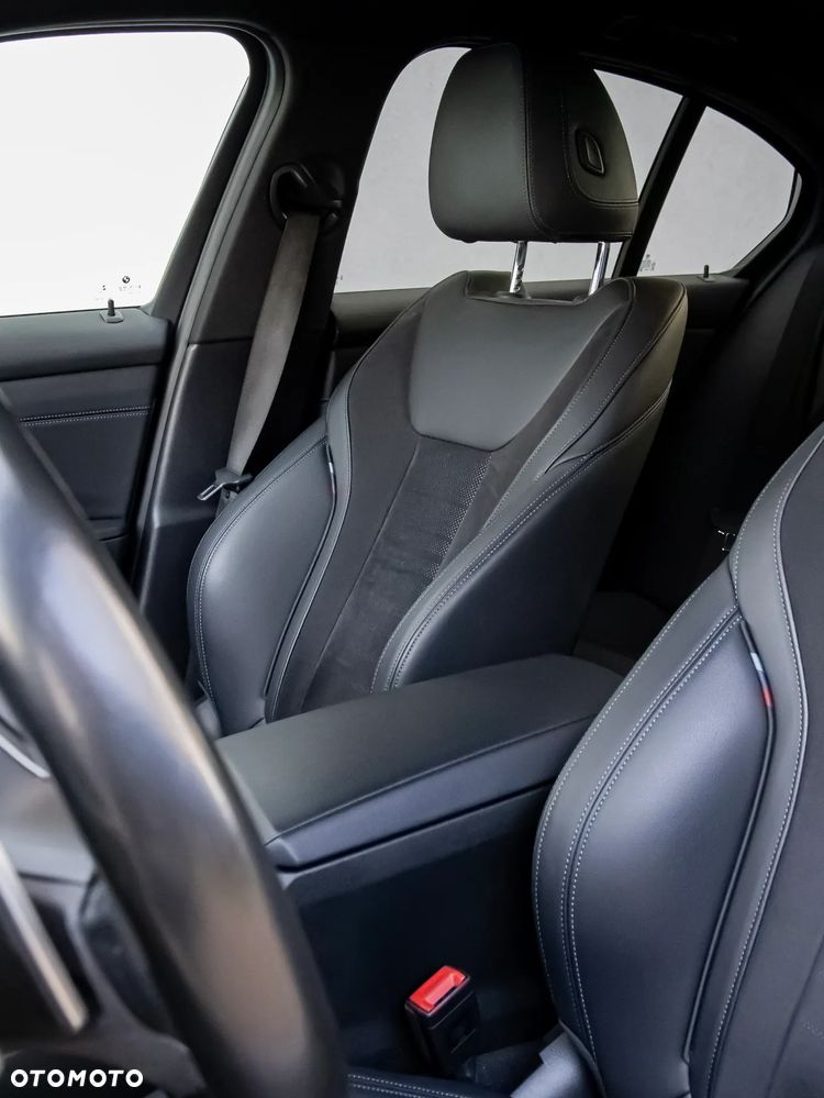 BMW Seria 3 318d M Sport - 32