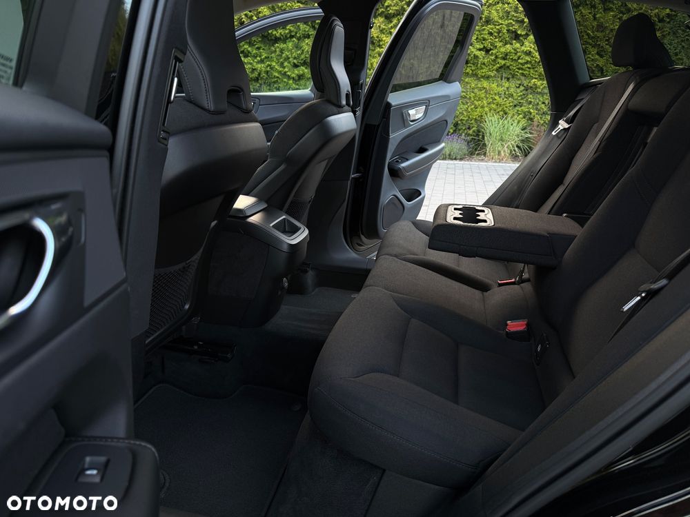Volvo XC 60 B4 D AWD Momentum Pro - 7