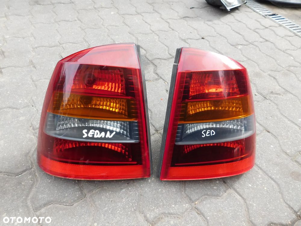 lampa lewa praa tył OPEL ASTRA II sedan coupe cabrio CIEMNA