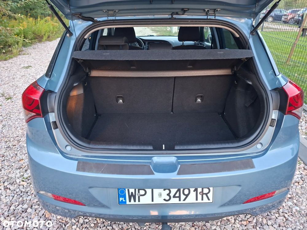 Hyundai i20 blue 1.2 Trend - 11