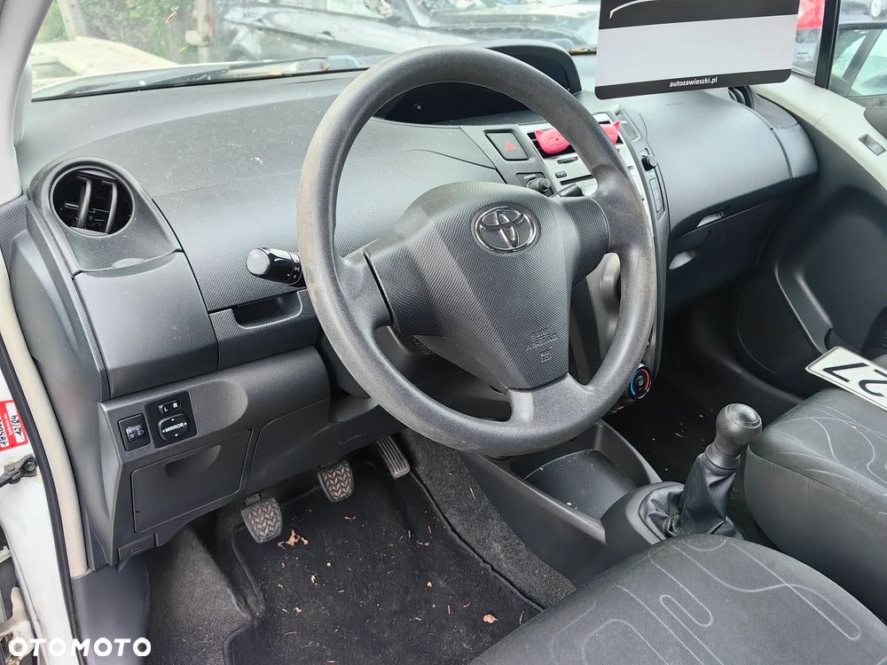 Toyota Yaris 1.0 Entry EU5 - 10