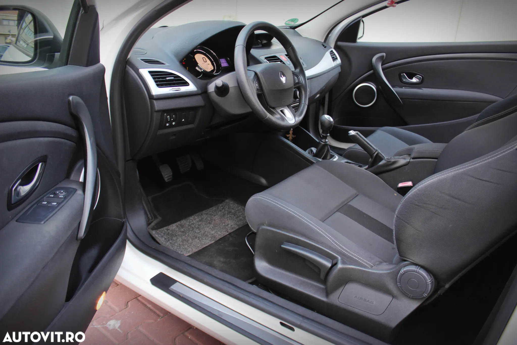 Renault Megane III Coupe 1.5 dCi Color Edition - 5