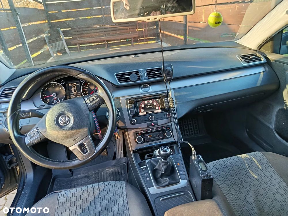 Volkswagen Passat 1.6 TDI DPF BlueMotion Technology Trendline - 10