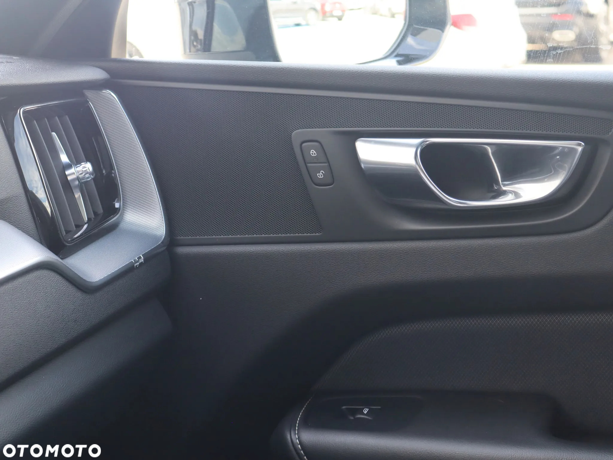 Volvo XC 60 T5 AWD R-Design - 24