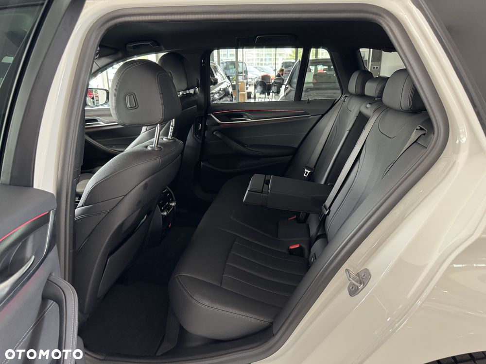 BMW Seria 5 520d xDrive mHEV M Sport sport - 32
