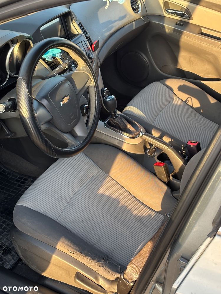 Chevrolet Cruze 1.6 Base - 2