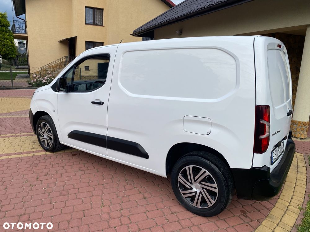 Peugeot PARTNER 1.6HDI 3-osobowy zakupiony w salonie w Rzeszowie - 2