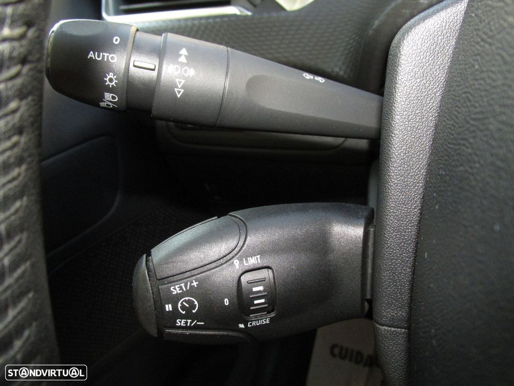 Peugeot 2008 1.2 PureTech Signature - 38