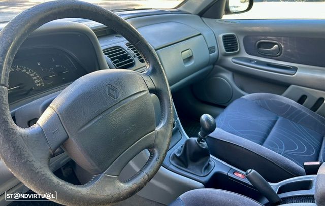 Renault Laguna - 14