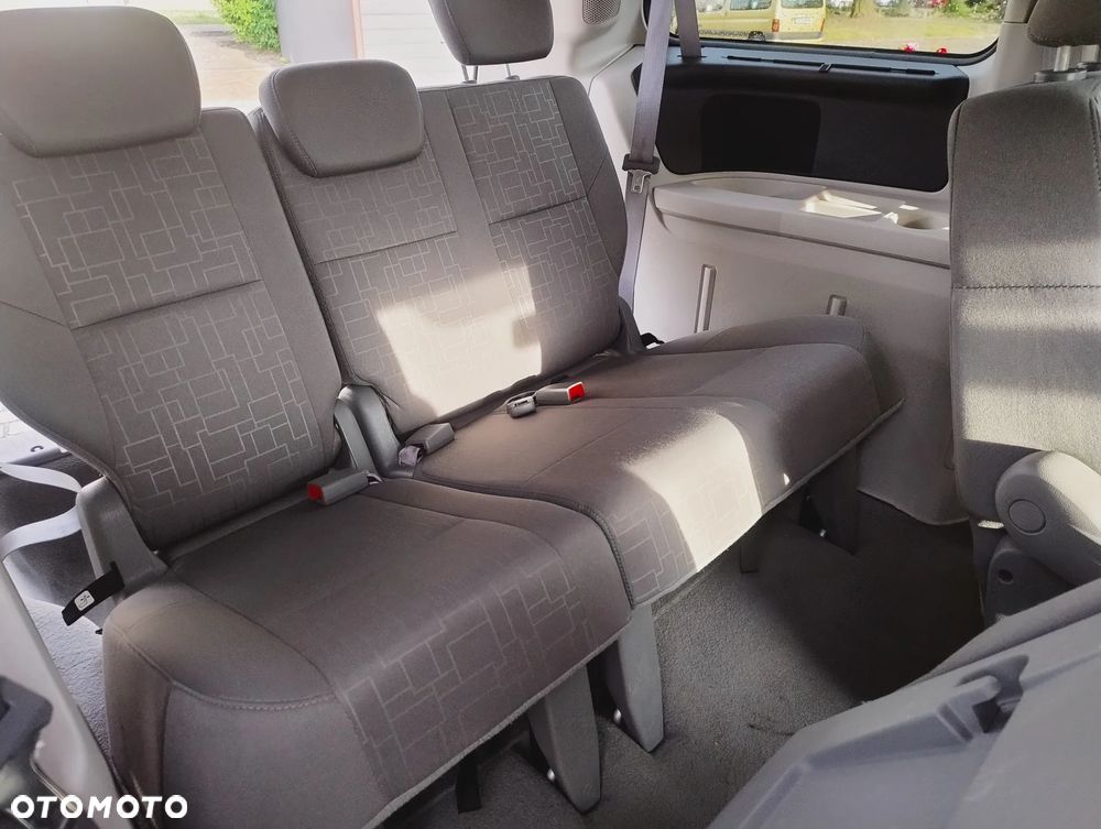 Volkswagen Routan - 22