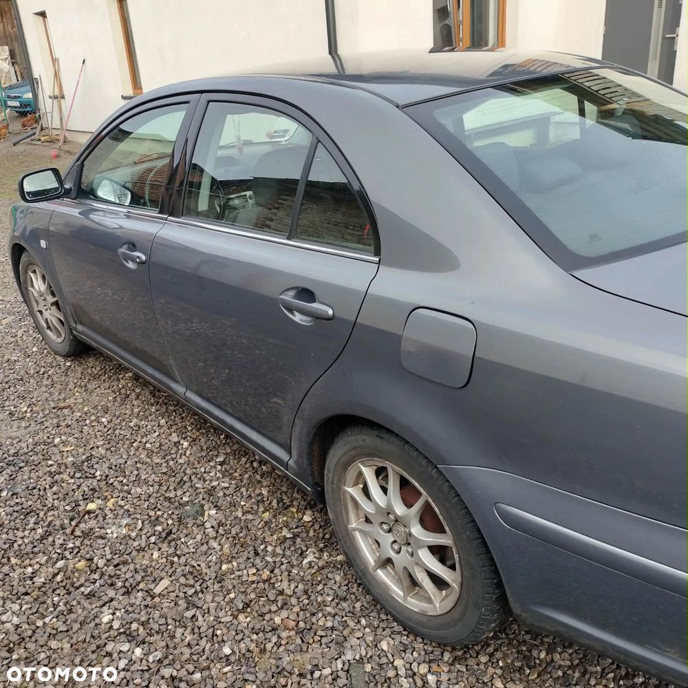 Toyota Avensis - 6