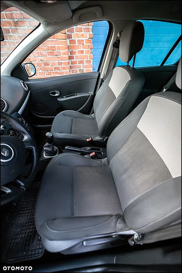 Renault Clio - 27