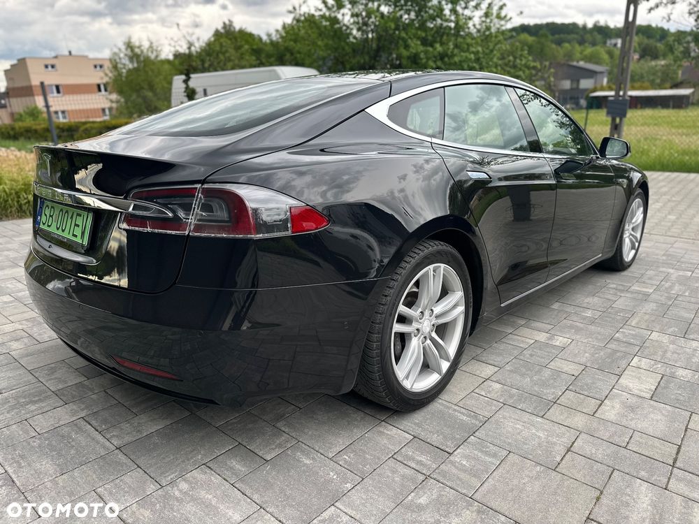 Tesla Model S - 9