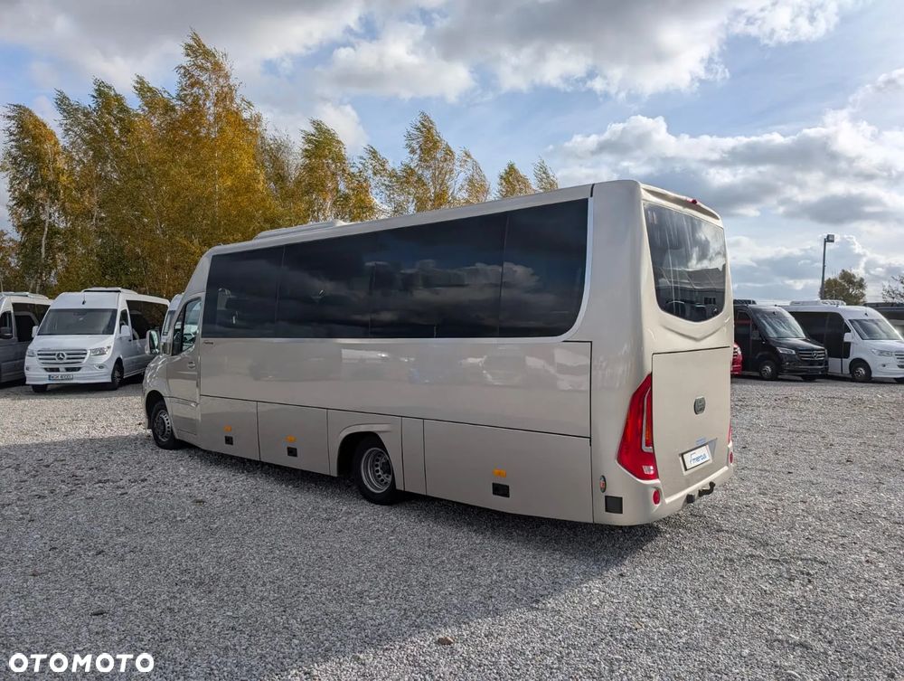 Mercedes-Benz Sprinter 519 - 12