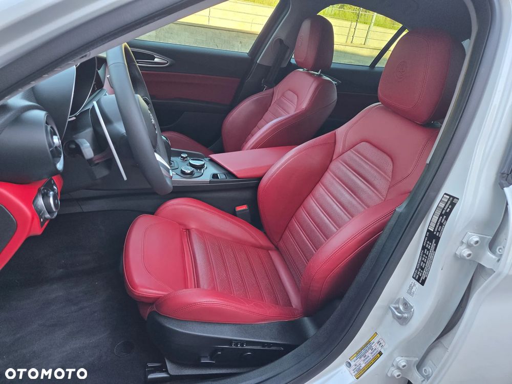 Alfa Romeo Giulia 2.0 Turbo 16V AT8 Veloce Ti - 23