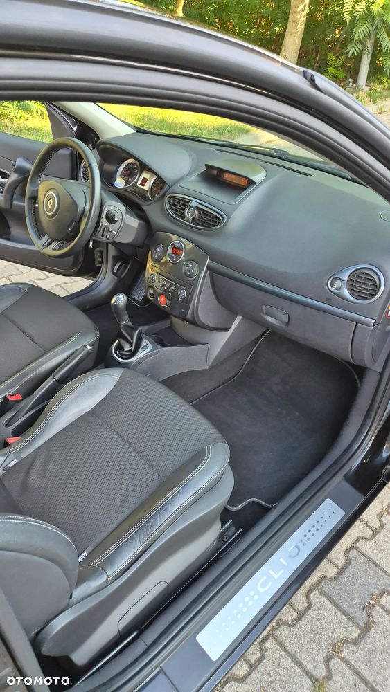 Renault Clio 1.6 Confort Privilege - 15