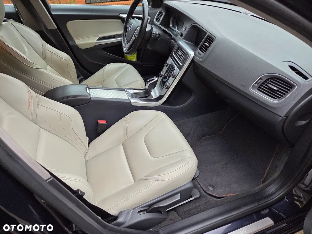 Volvo V60 D4 AWD Drive-E Ocean Race - 6