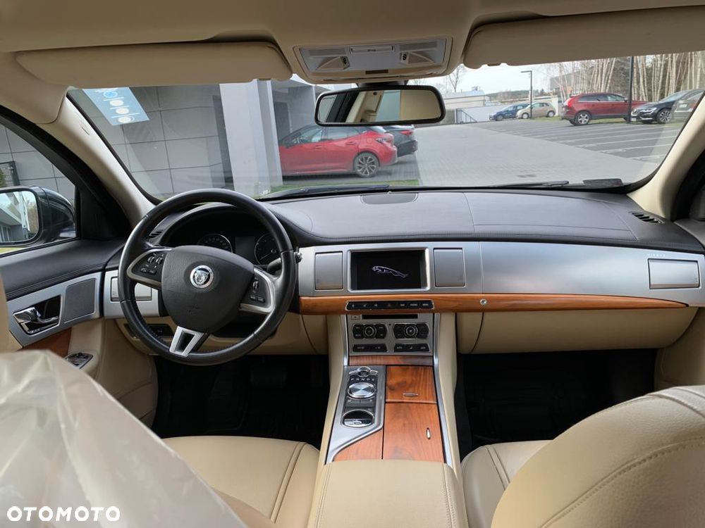Jaguar XF 2.2 D Luxury - 6