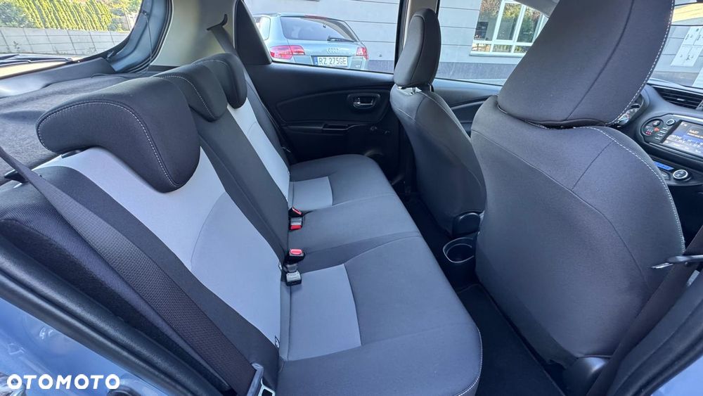 Toyota Yaris Hybrid 100 Business Edition - 16