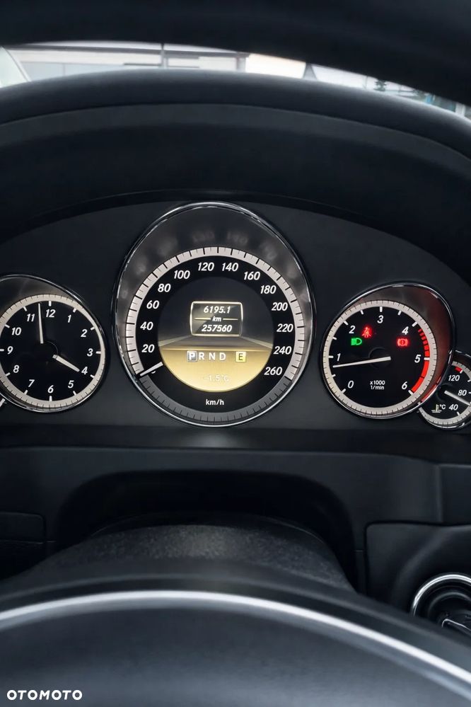 Mercedes-Benz Klasa E 350 CDI DPF BlueEFFICIENCY 7G-TRONIC Elegance - 3