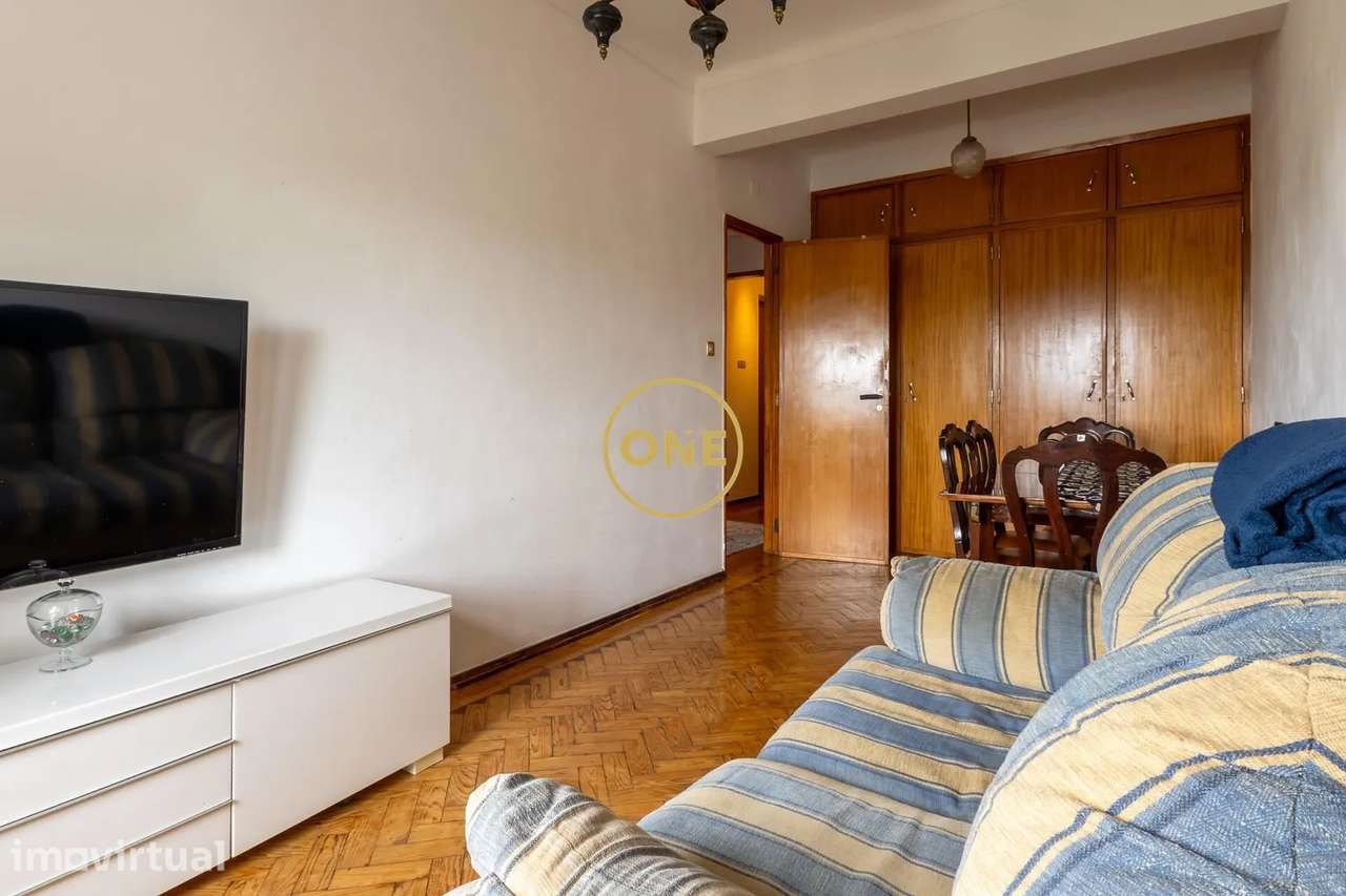Apartamento T2 com Vista Desafogada | Para Remodelação | Loures - Grande imagem: 4/20