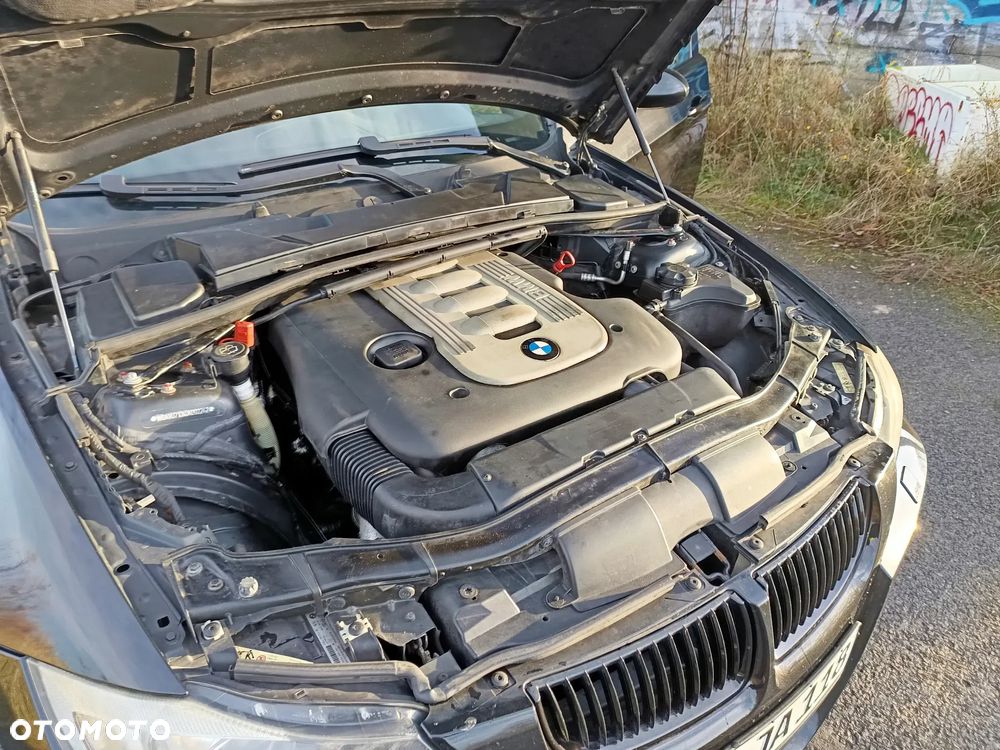 BMW Seria 3 325d DPF Touring - 10