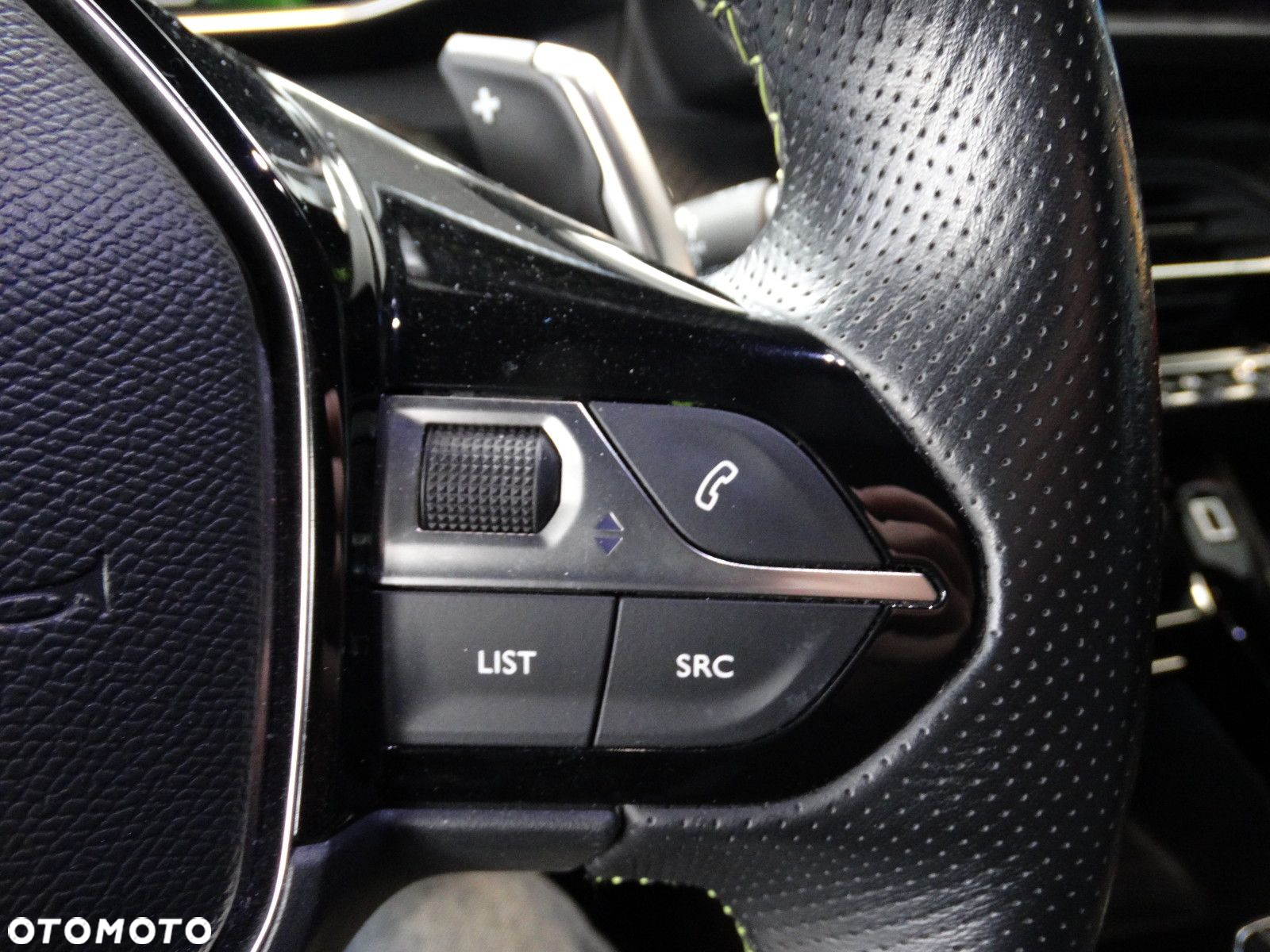 Peugeot 208 - 23