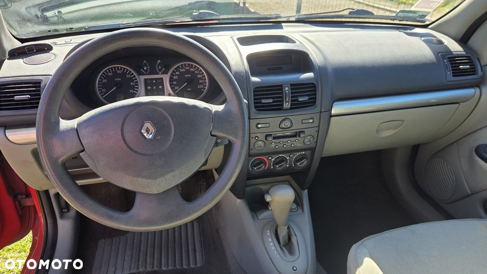 Renault Clio 1.4 16V Privilege - 8