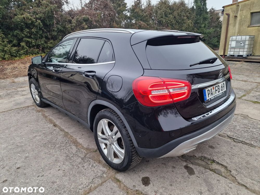 Mercedes-Benz GLA 200 UrbanStyle Edition - 4