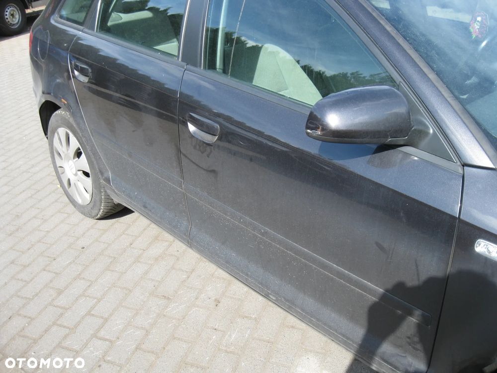 audi a3 8p drzwi wersia 5d kolor lz7l - 1