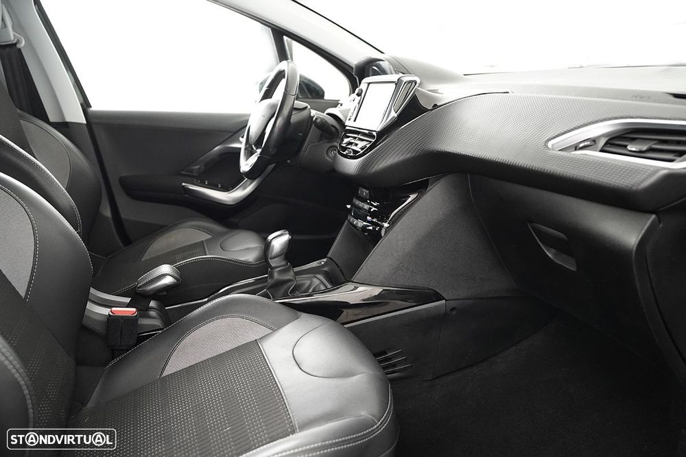 Peugeot 2008 1.2 PureTech Allure - 22