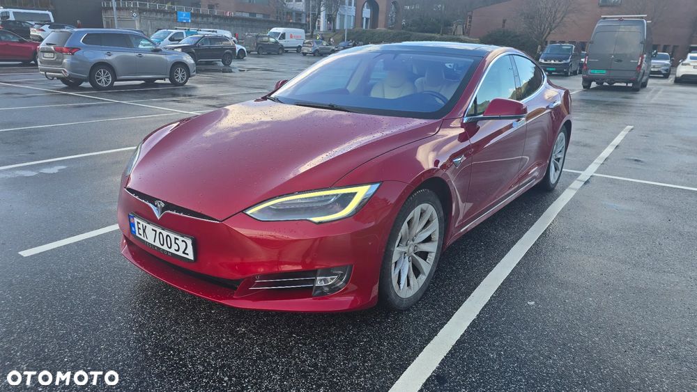 Tesla Model S - 3