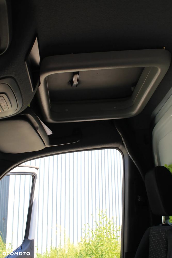 Mercedes-Benz Sprinter - 16